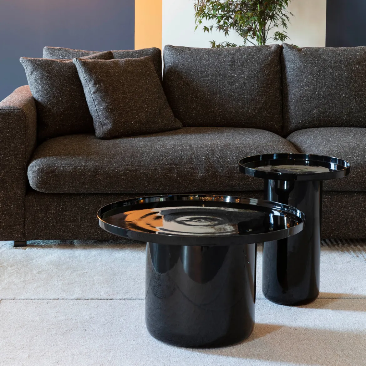 Zwarte design salontafel rond - Zuiver Shiny Bomb