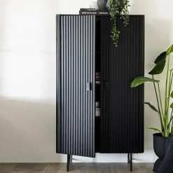Zwarte retro kast met houten latjes - Eleonora Remi