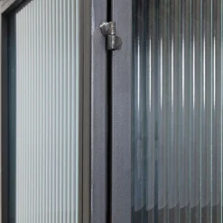 Zwarte wandkast met geribbeld glas - Kare Design Gomera