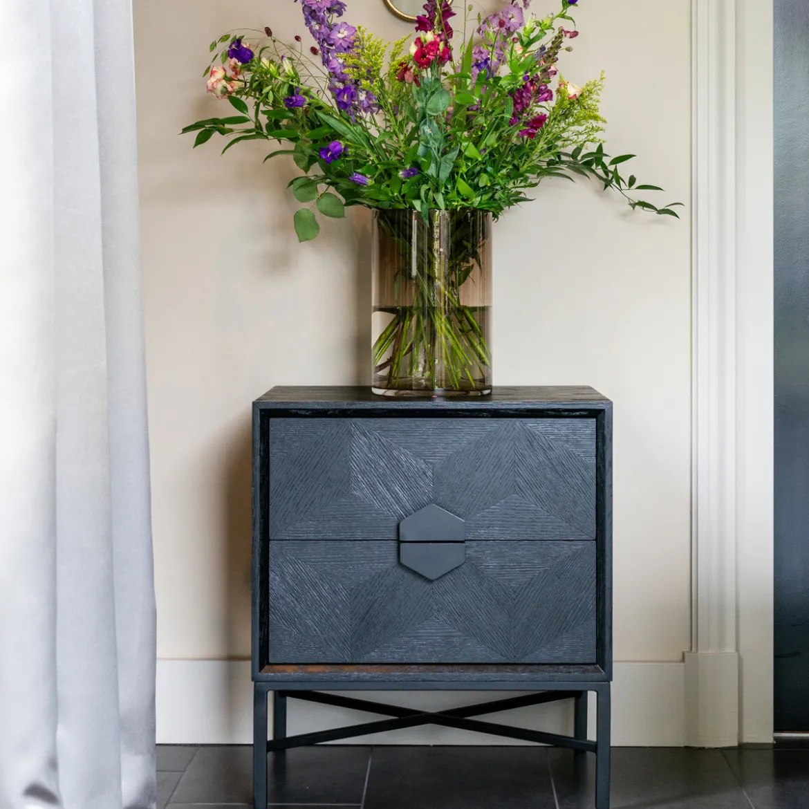 Zwart nachtkastje van hout - Richmond Interiors Blax