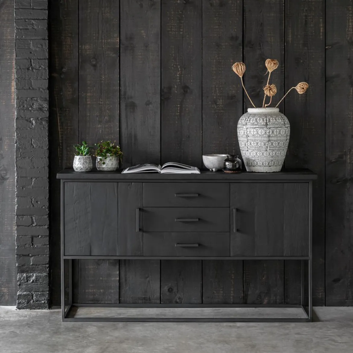 Zwart teak dressoir industrieel design - DTP Home Timeless Back Beam