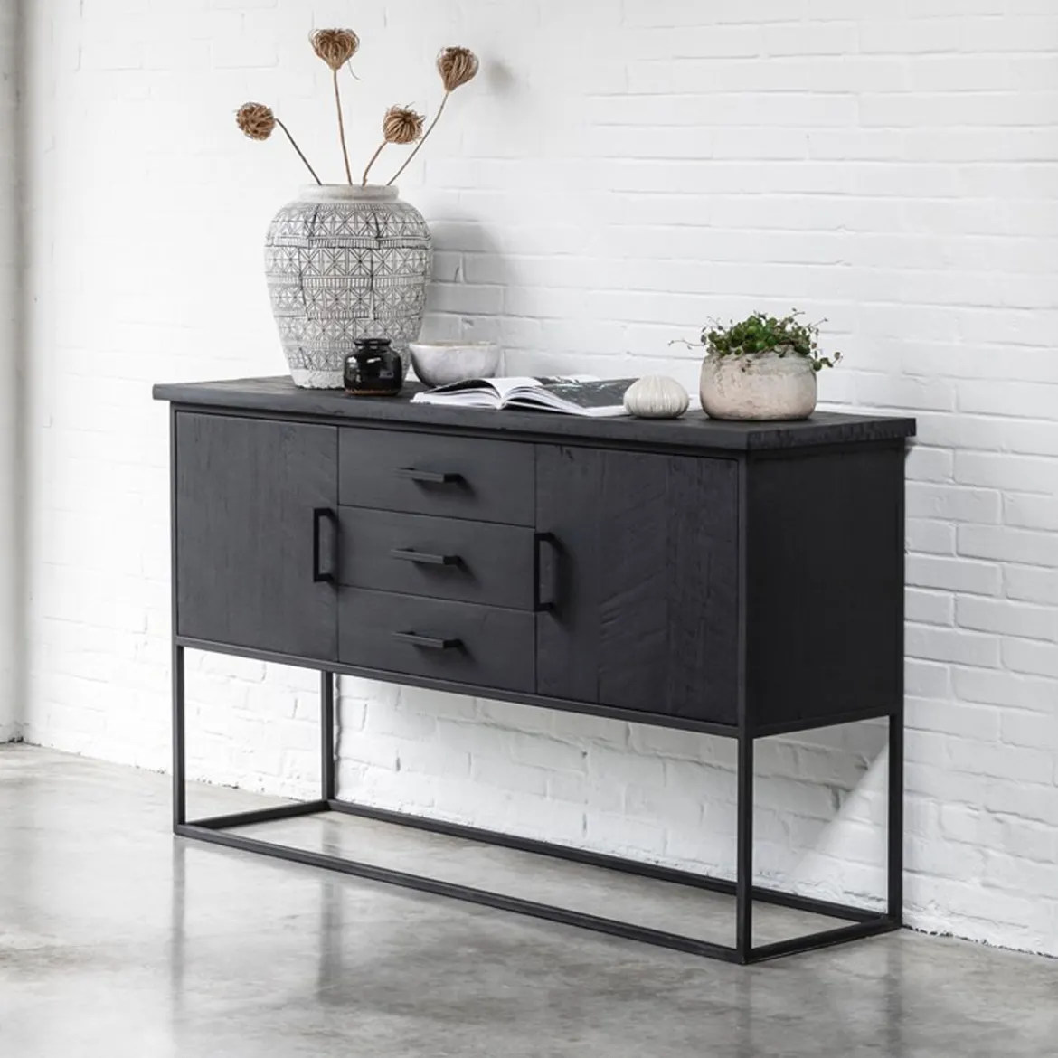 Zwart teak dressoir industrieel design - DTP Home Timeless Back Beam