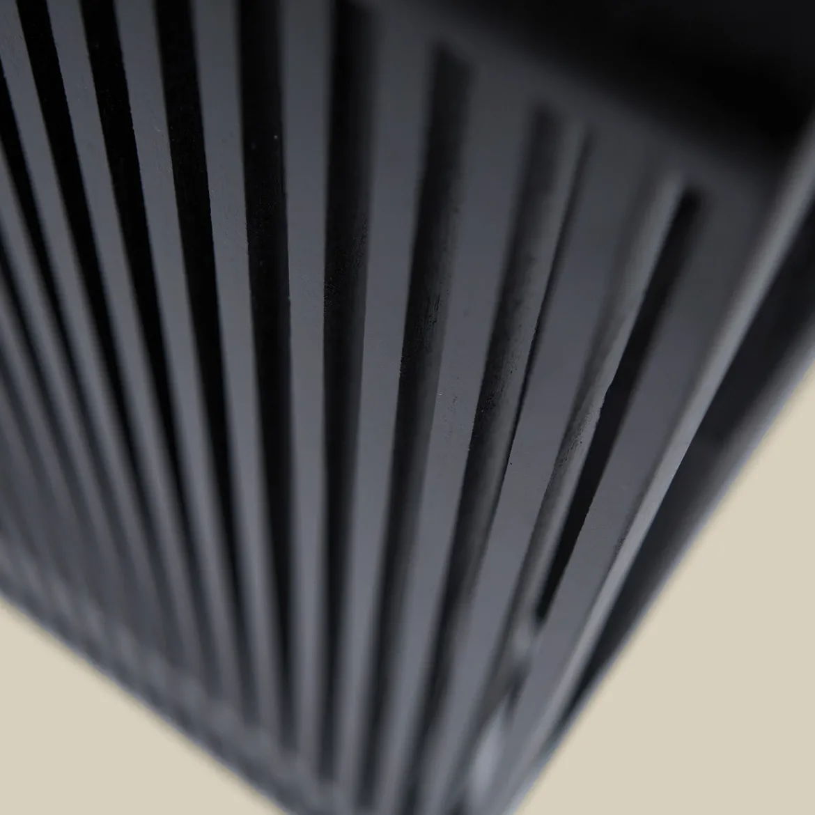 Zwart tv-meubel teak latjes - Bodio Teak Slats